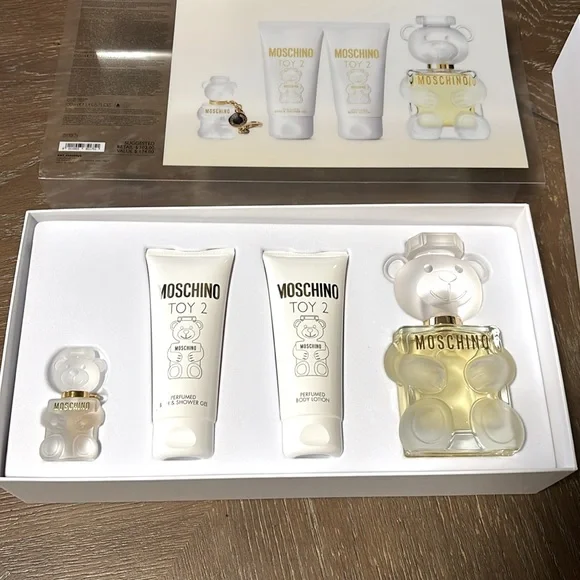 3.4 MOSCHINO TOY 2 Deluxe edp Body Set